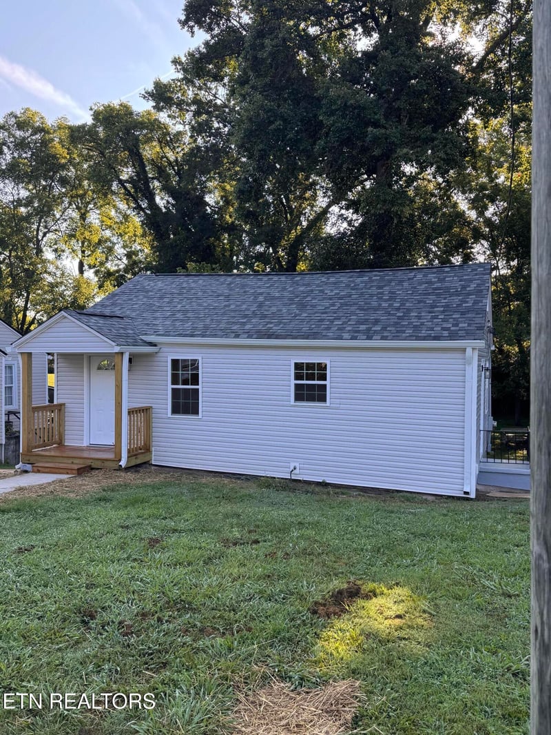 3416 Oak Grove St, Knoxville, TN 37920