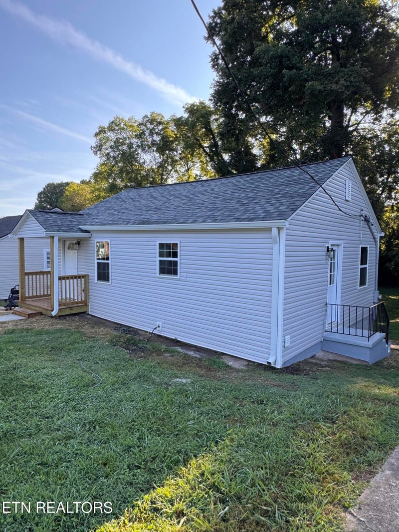 3416 Oak Grove St, Knoxville, TN 37920