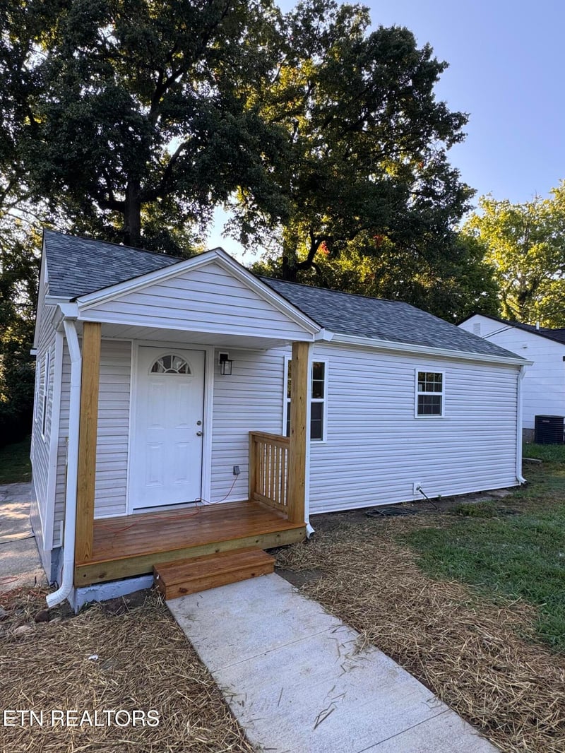 3416 Oak Grove St, Knoxville, TN 37920