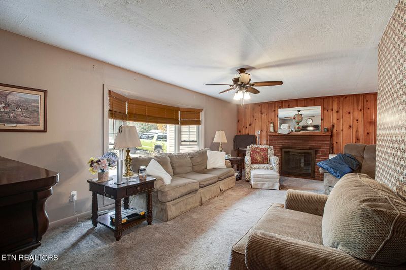 342 W Ridgecrest Dr, Kingston, TN 37763