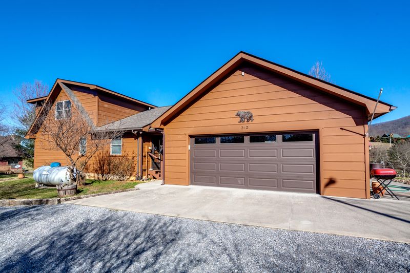 3421 Mattox Cemetery Rd, Sevierville, TN 37862