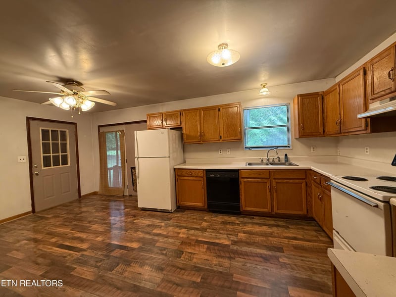 3422 Airport Rd, Rockwood, TN 37854