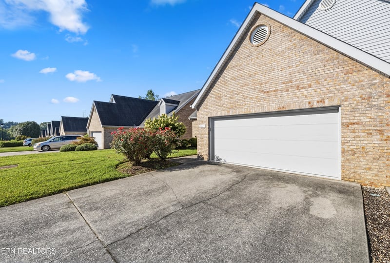 3425 Laurel View Rd, Knoxville, TN 37917