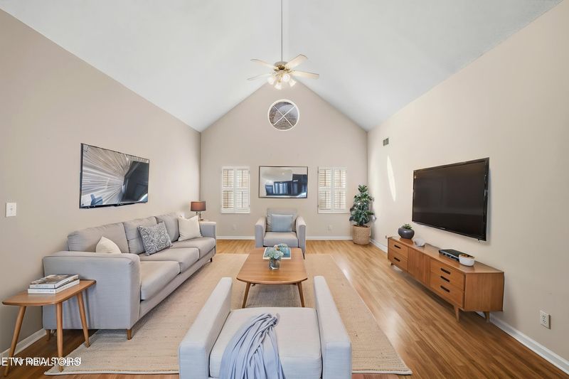 3425 Laurel View Rd, Knoxville, TN 37917