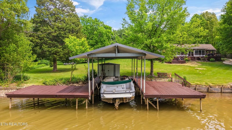 3425 N Cove Dr, Louisville, TN 37777