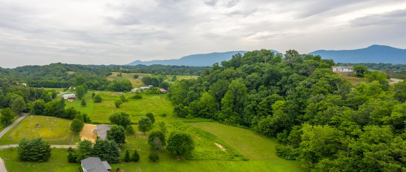 3425 Sims Cemetery Rd, Sevierville, TN 37876