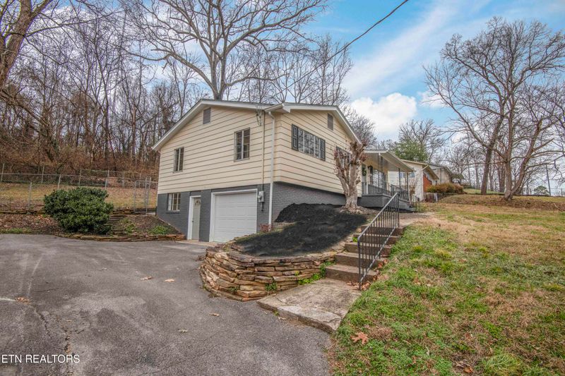 3429 Peachwood Rd, Knoxville, TN 37921
