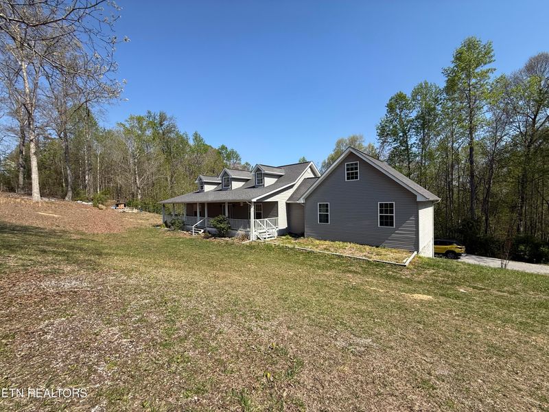 343 Johnson Ln, Jacksboro, TN 37757
