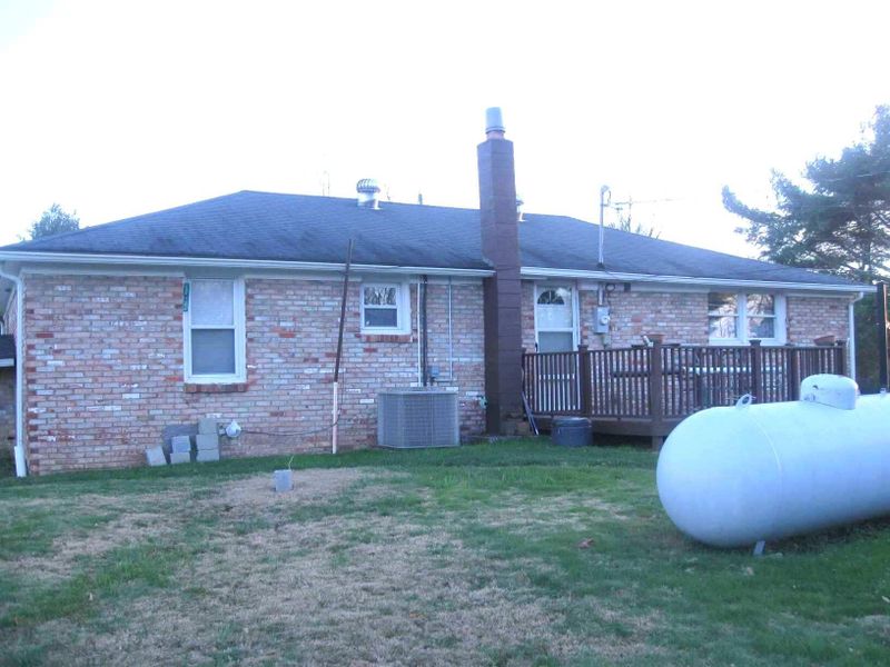 343 Lewis White Ln, Lafollette, TN 37766