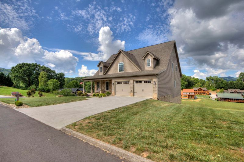 3437 Cove Meadows Dr, Sevierville, TN 37862