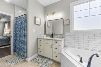 3438 Helmsley Ct, Maryville, TN 37803