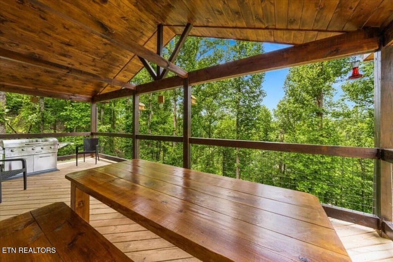 344 Silverbell Hgts Ln, Gatlinburg, TN 37738