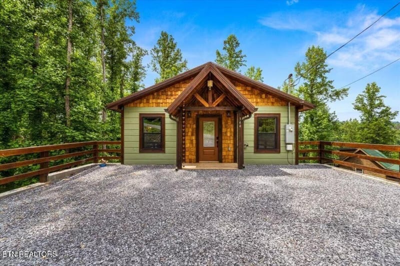 344 Silverbell Hgts Ln, Gatlinburg, TN 37738