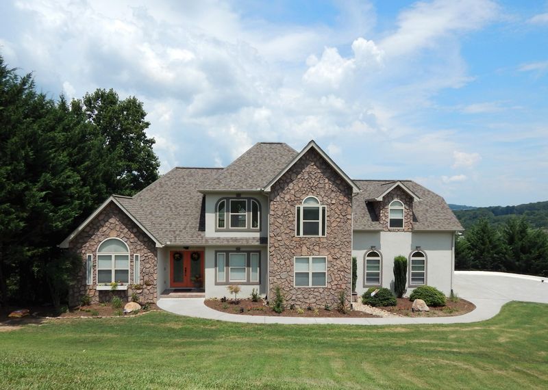 3443 Bentwood Dr, Kodak, TN 37764