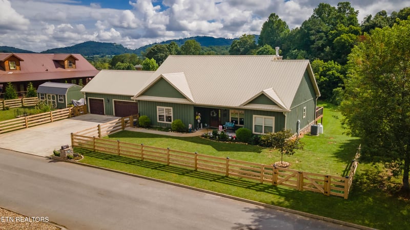 3446 Cove Meadows Dr, Sevierville, TN 37862