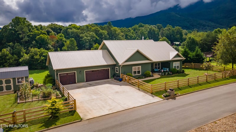 3446 Cove Meadows Dr, Sevierville, TN 37862