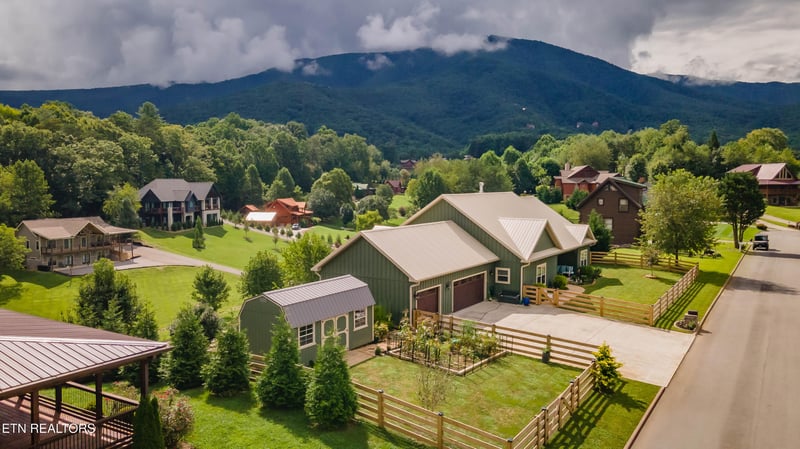 3446 Cove Meadows Dr, Sevierville, TN 37862