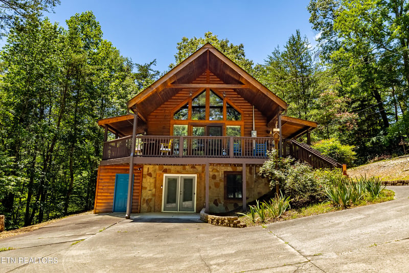 3447 Dogwood Cir, Pigeon Forge, TN 37863