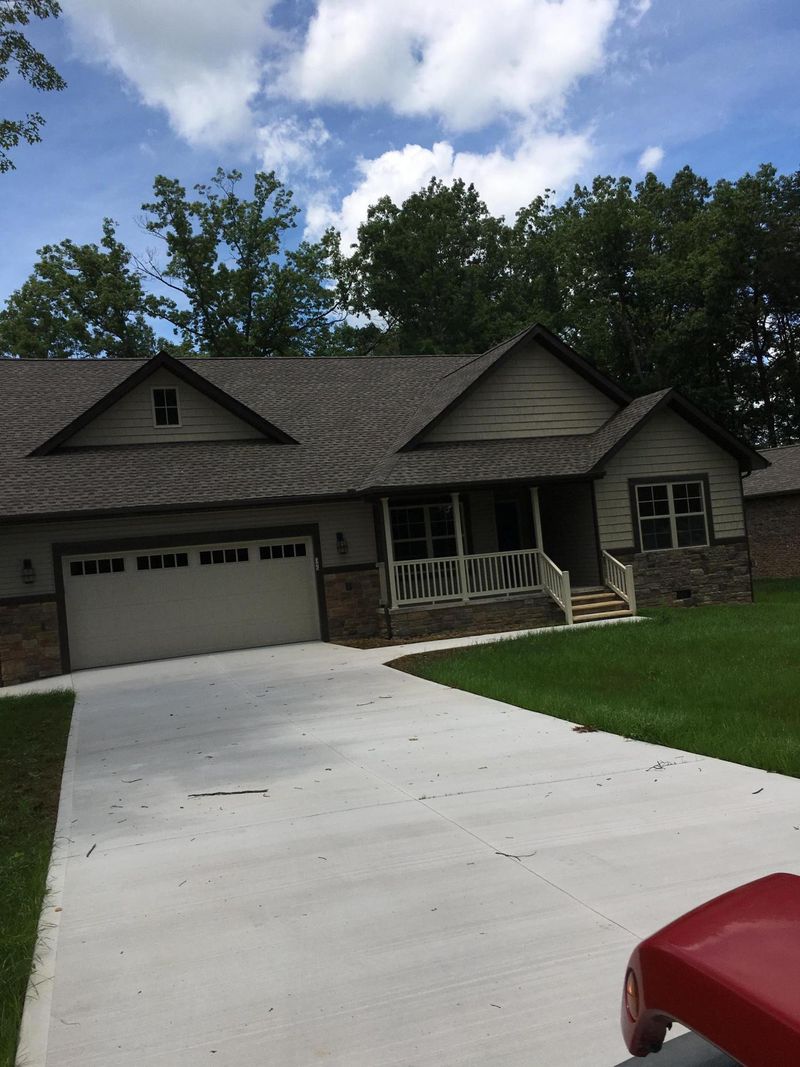 345 E Deer Creek Dr, Crossville, TN 38571