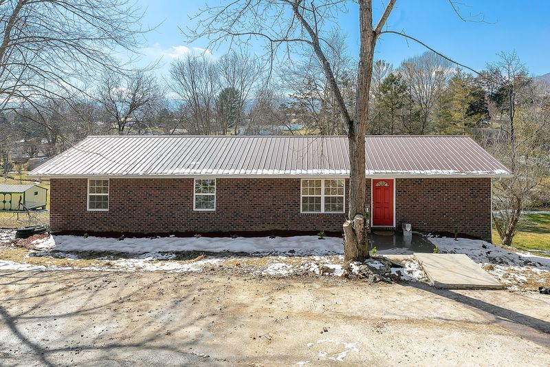 345 Eagle Bluff Rd, Jacksboro, TN 37757