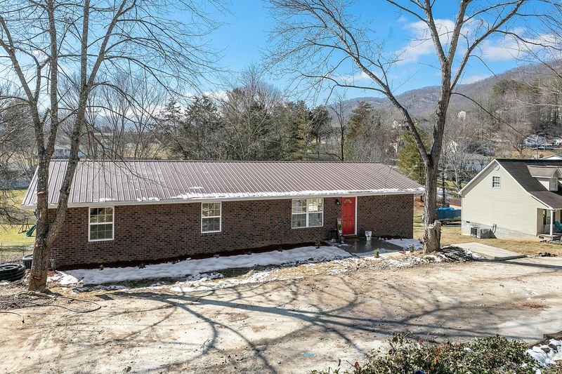 345 Eagle Bluff Rd, Jacksboro, TN 37757