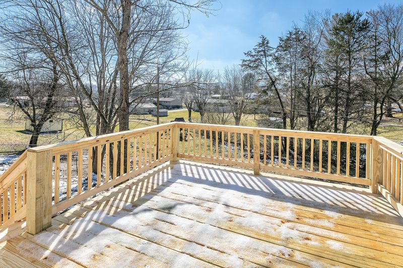 345 Eagle Bluff Rd, Jacksboro, TN 37757