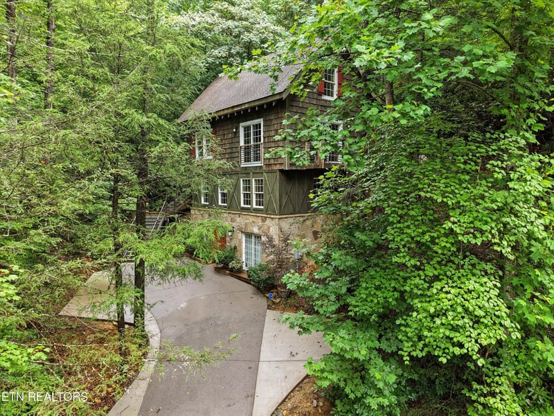 345 Gatlin Dr, Gatlinburg, TN 37738