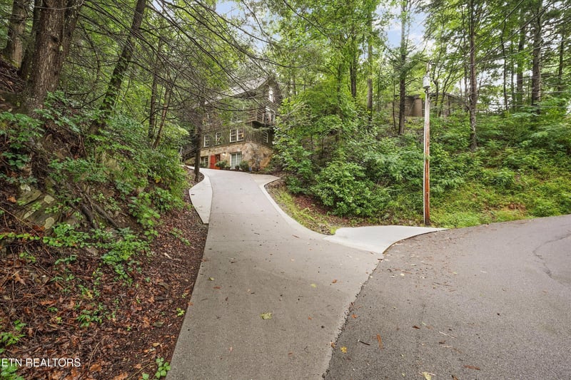 345 Gatlin Dr, Gatlinburg, TN 37738