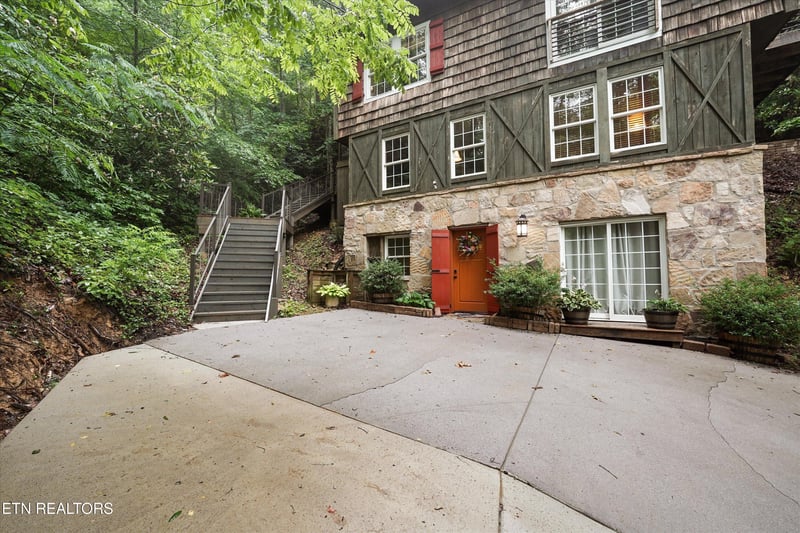 345 Gatlin Dr, Gatlinburg, TN 37738