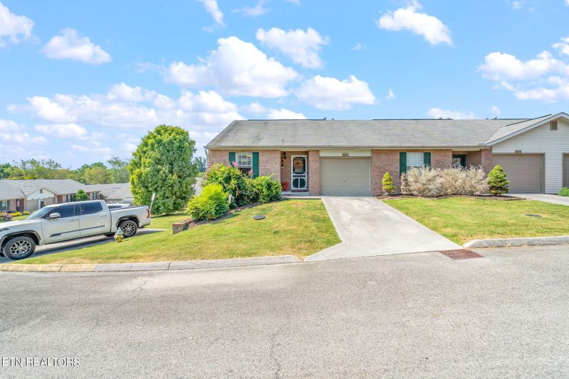 345 Hawthorne Oaks Way, Powell, TN 37849