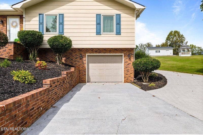 345 Mckinney Rd, Lafollette, TN 37766