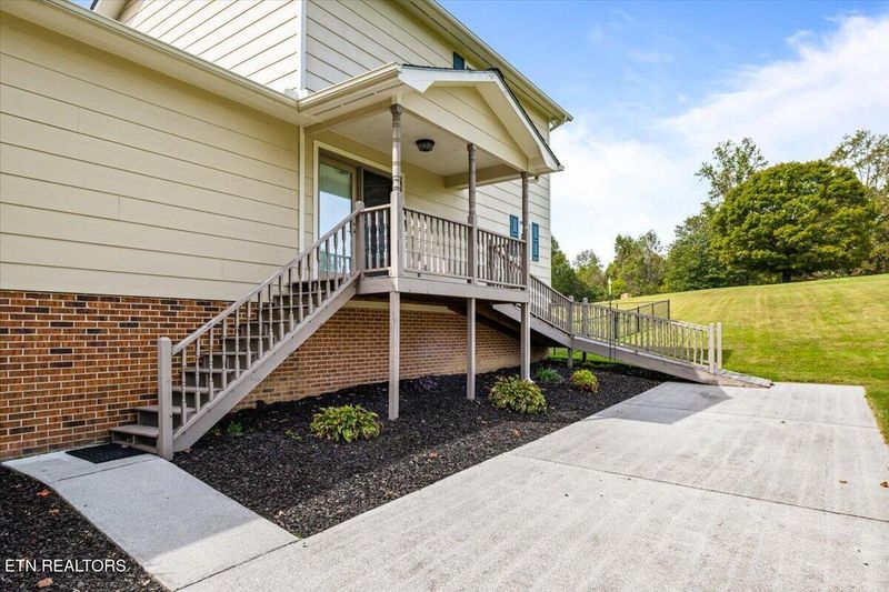 345 Mckinney Rd, Lafollette, TN 37766