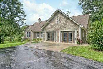 345 Myra Dr, Crossville, TN 38572