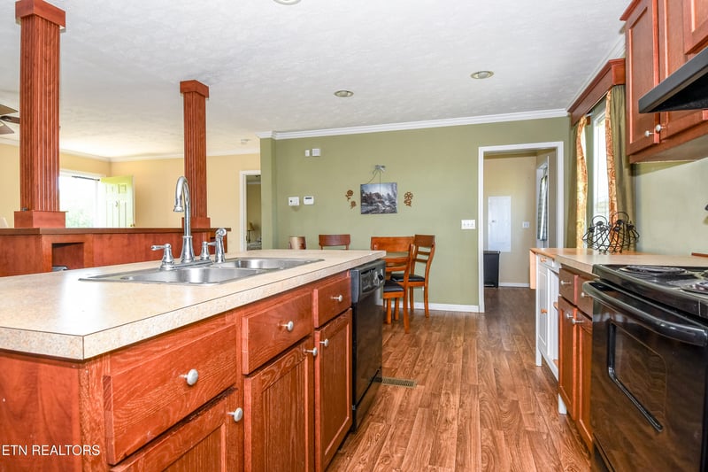 345 Pekoma Rd, Philadelphia, TN 37846