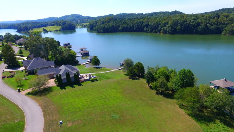 345 Pineberry Dr, Vonore, TN 37885