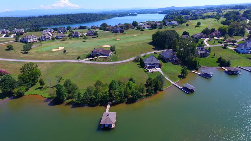 345 Pineberry Dr, Vonore, TN 37885