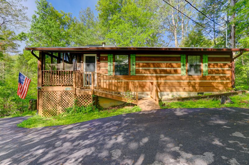 345 Rainbow Cir, Townsend, TN 37882