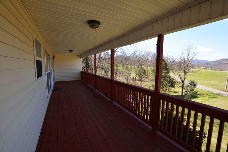 3450 Spring View Dr, Sevierville, TN 37862