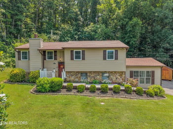 3453 Russellwood Dr, Rockford, TN 37853