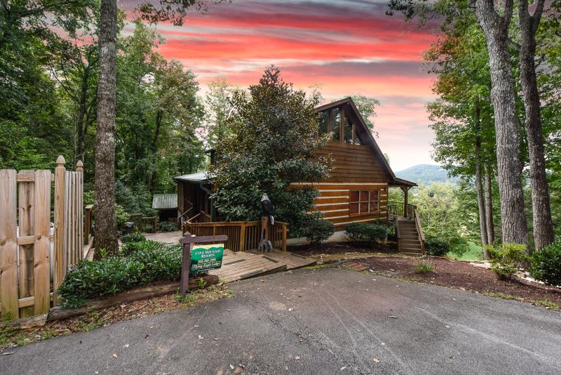 3454 Robeson Rd, Sevierville, TN 37862