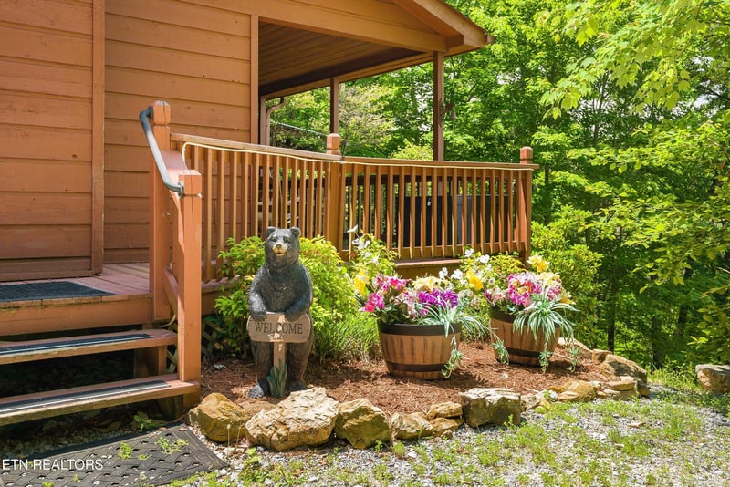 3456 Bear Mountain Ln, Sevierville, TN 37876