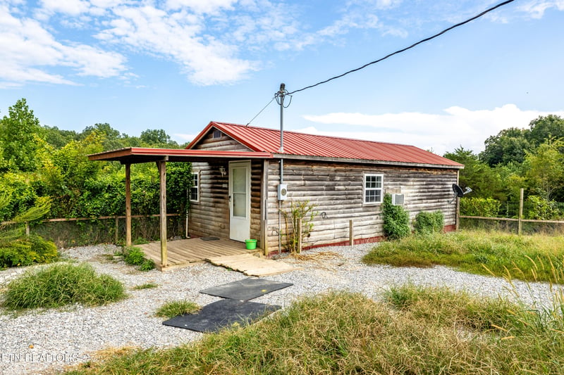 346 Christenson Rd, Deer Lodge, TN 37726