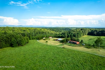 346 Christenson Rd, Deer Lodge, TN 37726