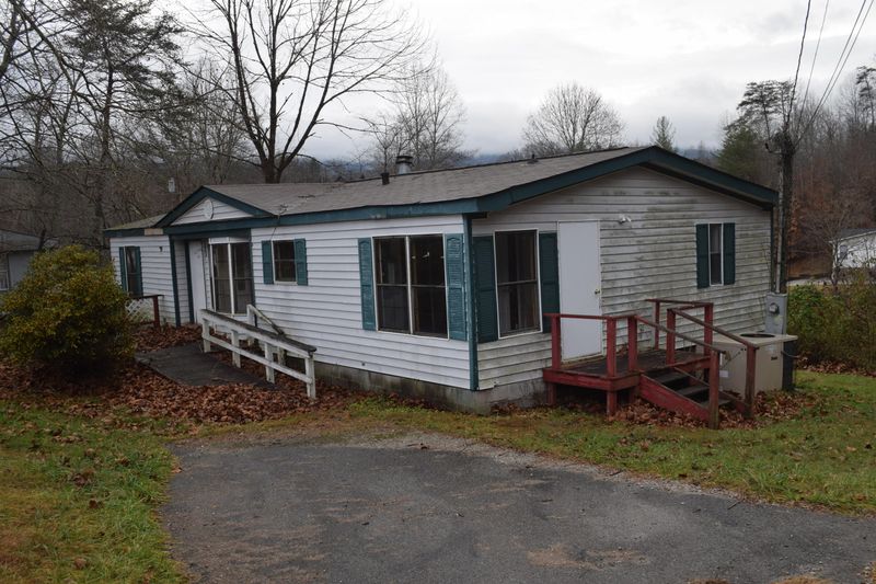 346 Clear Lake Dr, Jacksboro, TN 37757