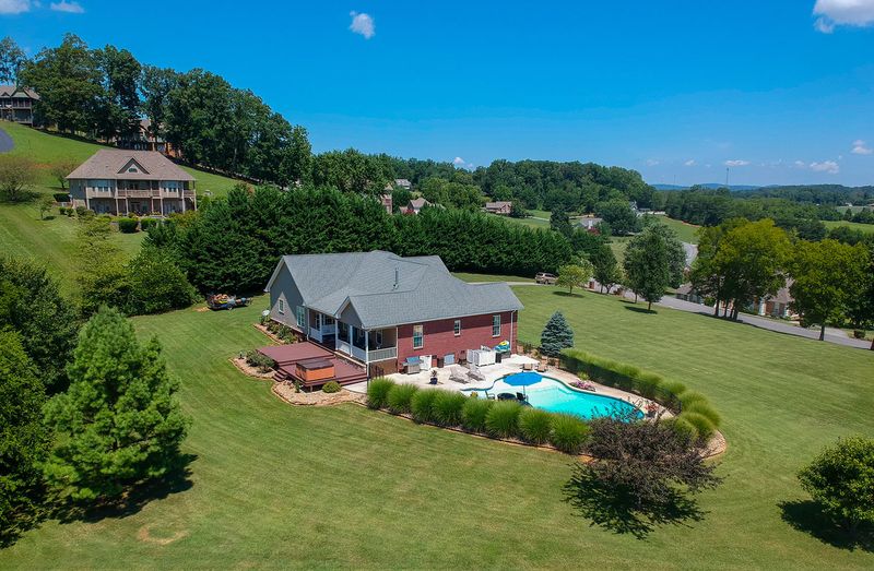 3460 Bentwood Dr, Kodak, TN 37764