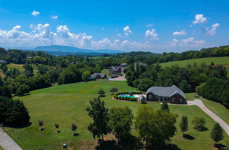 3460 Bentwood Dr, Kodak, TN 37764