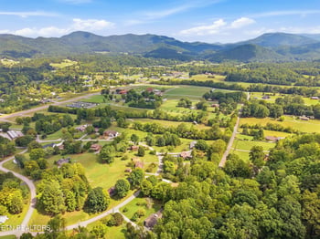 347 E Chestnut Hill Rd, Townsend, TN 37882