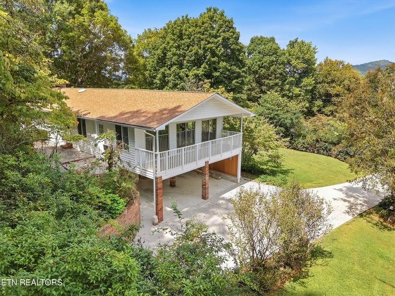 347 E Chestnut Hill Rd, Townsend, TN 37882