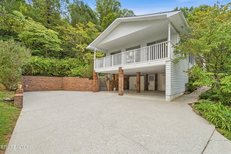 347 E Chestnut Hill Rd, Townsend, TN 37882