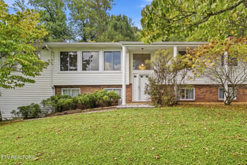 347 E Chestnut Hill Rd, Townsend, TN 37882